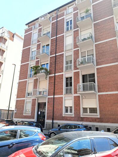 Appartamento trilocale in vendita in Via Rueglio, Torino