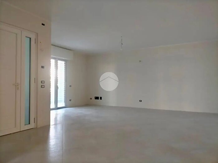 Appartamento trilocale in affitto in Via S Zeno, Desenzano Del Garda