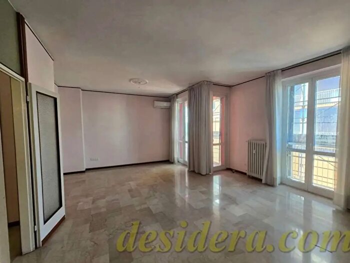 Appartamento trilocale in vendita in Sesto Calende