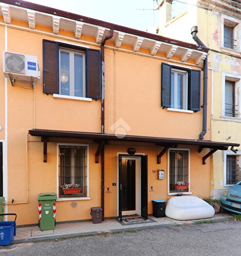 Casa quadrilocale in vendita in Via Solferino E San Martino, Roverbella