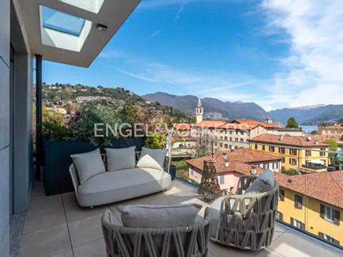 Appartamento trilocale in affitto in Via Borgo Vico, Como