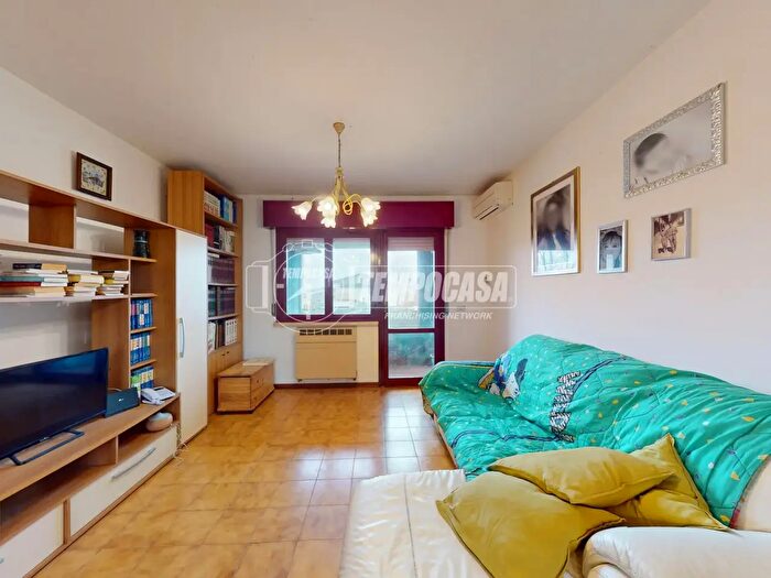 Appartamento quadrilocale in vendita in Via a Labriola, Bagnolo In Piano