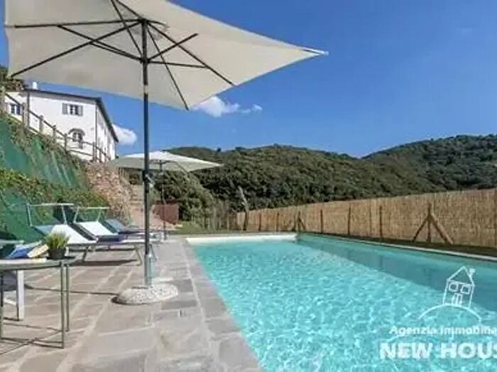 Casa con 19 locali in vendita in Vecchiano