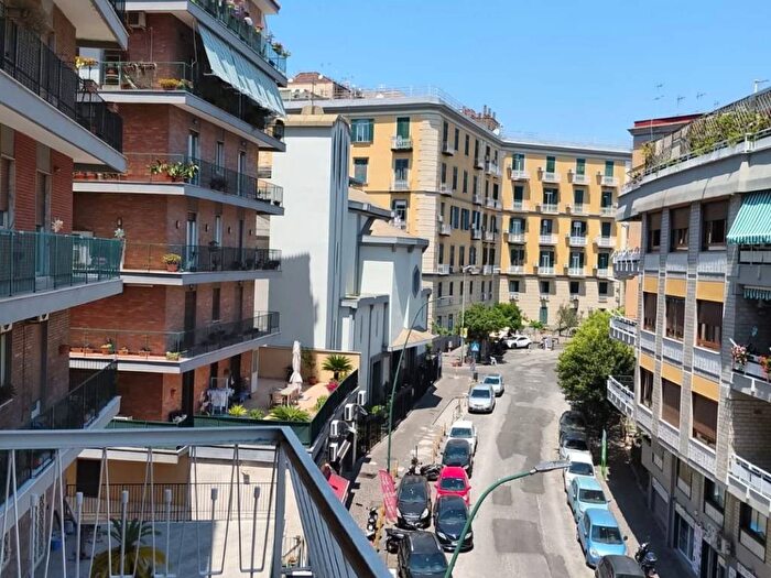Appartamento trilocale in affitto in Via Battistello Caracciolo, Arenella, Napoli