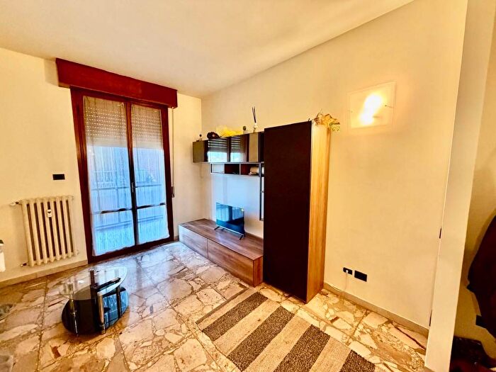 Appartamento trilocale in affitto in Via Giovanni Battista Amici, Viali, Modena