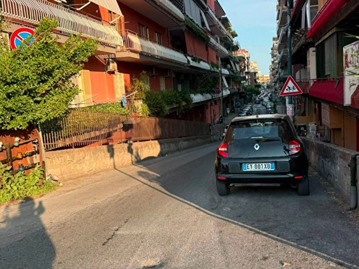 Appartamento bilocale in affitto in Via Domenico Pallucci, Pianura, Napoli