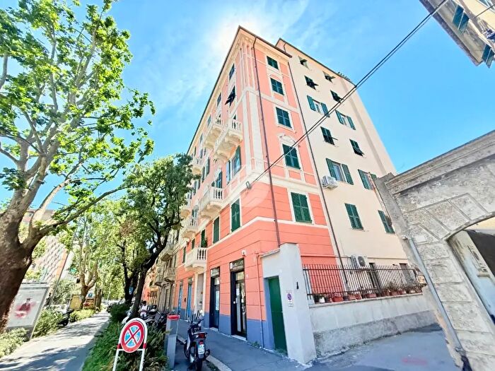 Appartamento quadrilocale in vendita in Via Giacomo Soliman, Genova