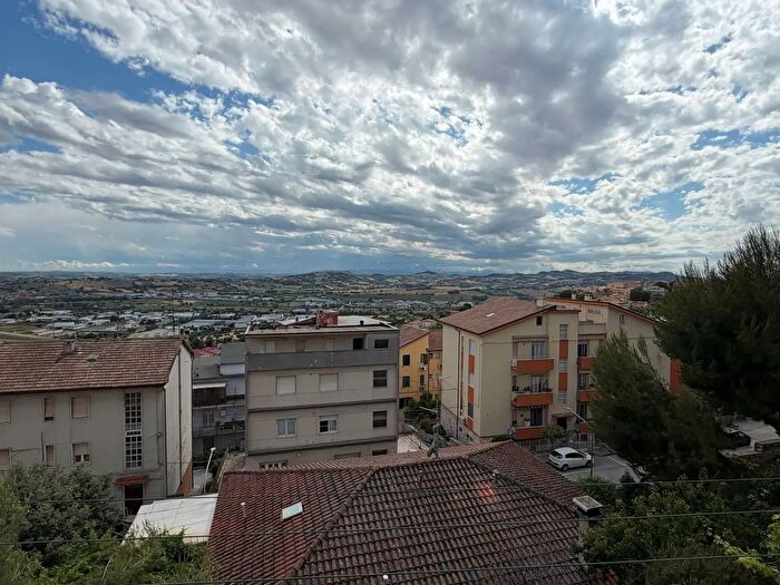 Appartamento quadrilocale in vendita in Camerano