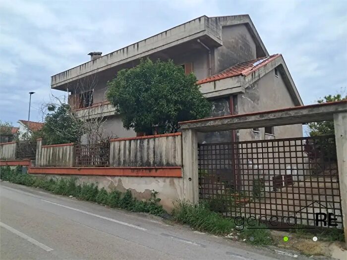 Casa con 9 locali in vendita in Pescara