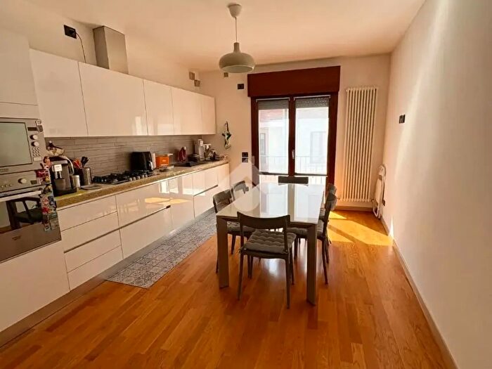 Appartamento bilocale in vendita in Via Edmondo De Amicis, Rovigo