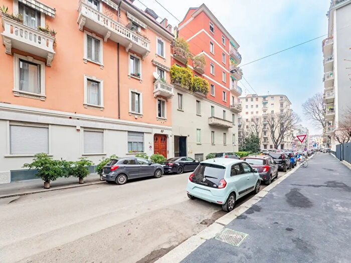 Appartamento quadrilocale in vendita in Via Reina, Milano