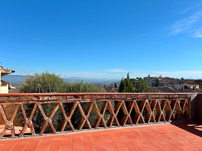 Casa con 9 locali in vendita in San Miniato