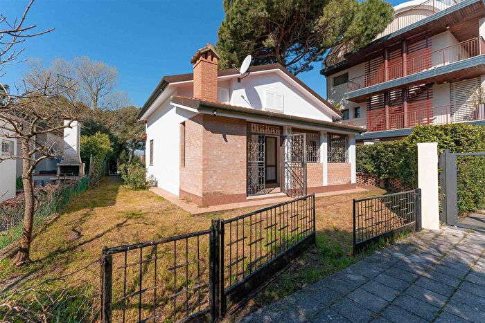 Casa con 6 locali in vendita in Comacchio