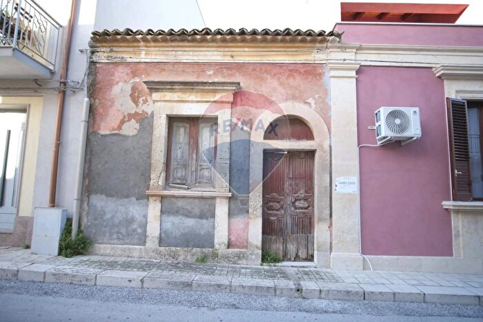 Casa bilocale in vendita in Via Agostino De Pretis, Canicattini Bagni