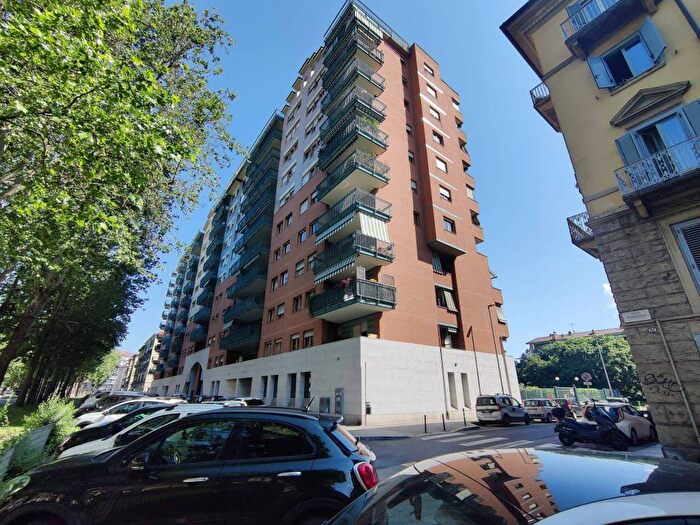 Appartamento con 5 locali in affitto in Corso Tortona, Vanchiglietta, Torino