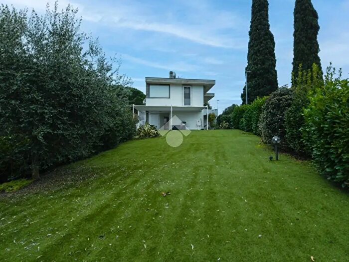 Casa quadrilocale in vendita in Via Vivaldi, Desenzano Del Garda