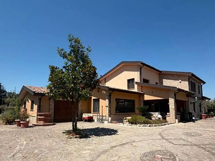 Casa con 11 locali in vendita in Corleone