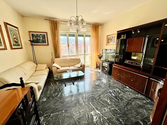 Appartamento con 6 locali in vendita in Via Serraloggia, Fabriano