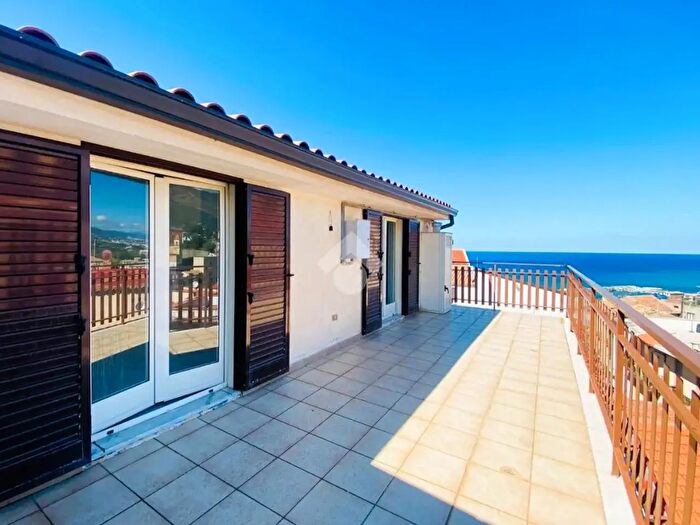 Casa trilocale in vendita in Via Giovanni Amendola, San Lucido