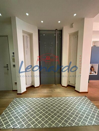 Appartamento con 5 locali in vendita in Piacenza