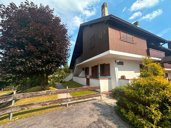 Appartamento trilocale in affitto in Via Basserstok, Canove Di Roana, Roana
