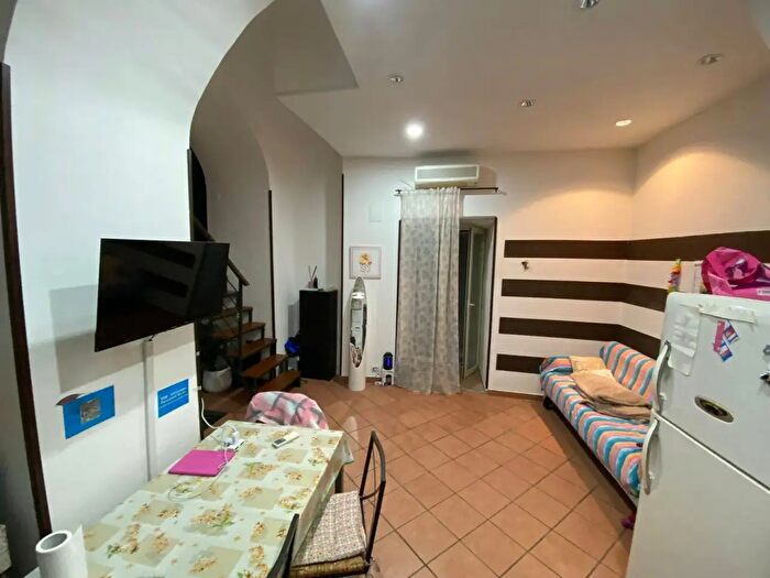 Appartamento bilocale in affitto in Via Pigna, Napoli