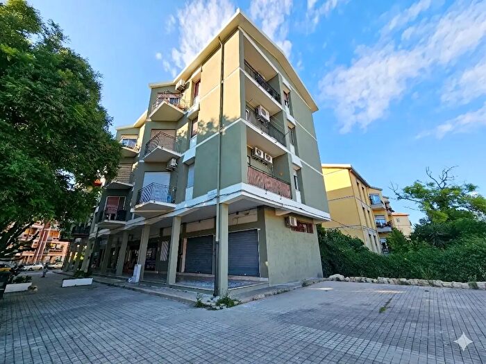 Appartamento con 6 locali in vendita in Piazza Francesco De Esquivel, Cagliari