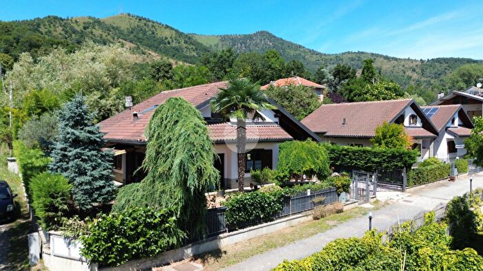 Casa con 6 locali in vendita in Via Varisella, Givoletto