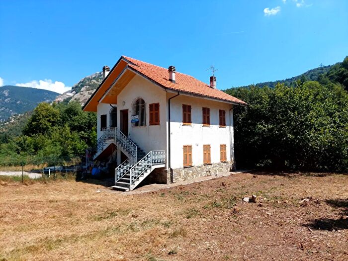 Casa quadrilocale in vendita in Strada Statale, Pornassio