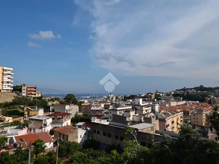 Appartamento quadrilocale in affitto in Via Seminario Estivo, Messina