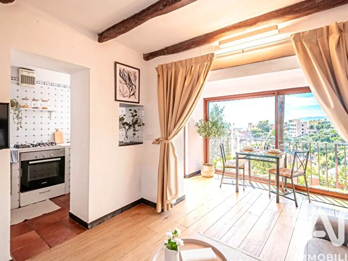 Appartamento trilocale in vendita in Via Olivieri, Genova
