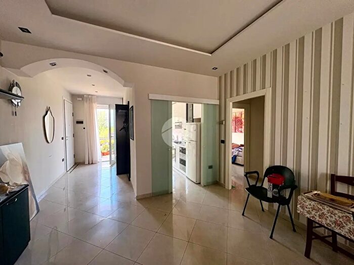Appartamento trilocale in vendita in Viale Zambianchi, Rimini