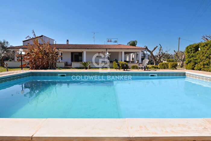 Casa con 8 locali in vendita in Via Comunale delle Case, Corigliano DOtranto