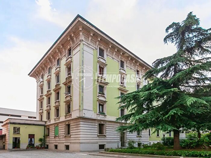 Appartamento trilocale in vendita in Via Laurana, Milano