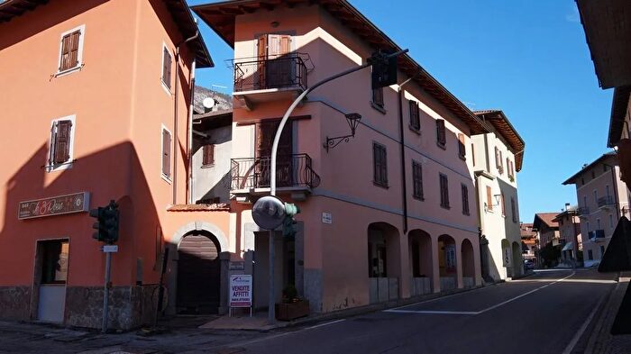 Appartamento trilocale in vendita in Via dei Portici, Pieve di BonoPrezzo
