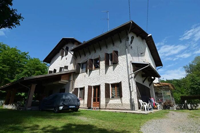Casa con 6 locali in vendita in Masserano