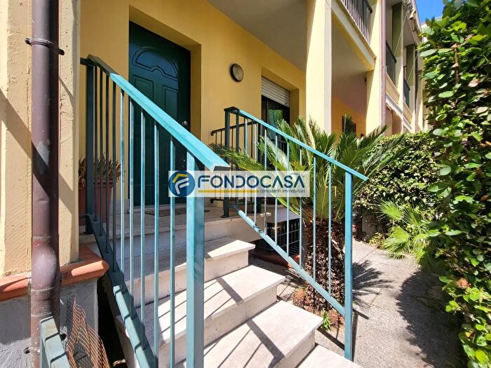 Casa con 7 locali in vendita in Via Antonio Rosmini, Pietrasanta