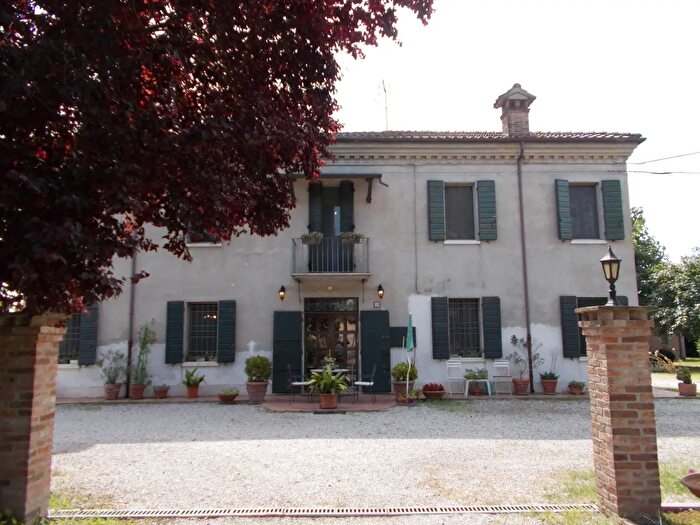 Casa con 10 locali in vendita in Via Pomposa, Ferrara