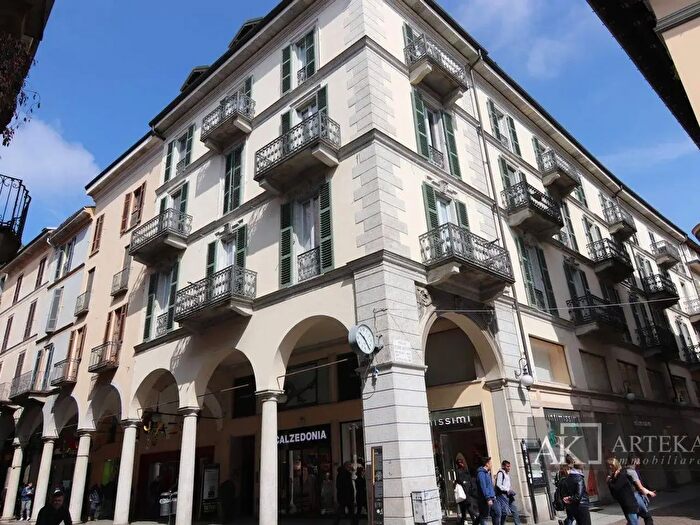 Appartamento quadrilocale in affitto in Via Fratelli Roselli, Novara