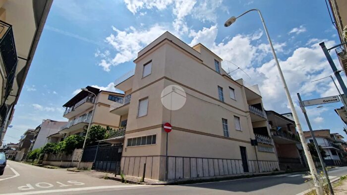 Casa con 9 locali in vendita in Via Genova, Frattamaggiore