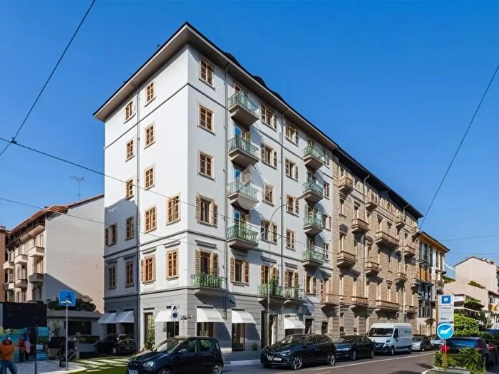 Appartamento con 10 locali in vendita in Via Nizza, Torino