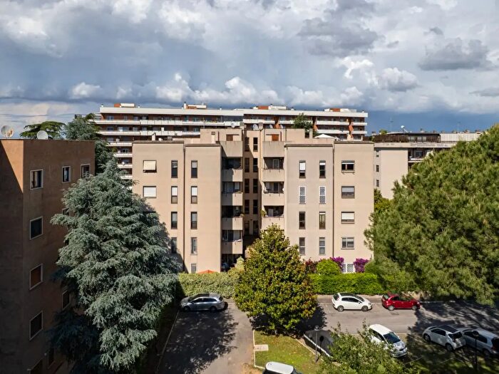 Appartamento con 5 locali in vendita in Via Fiume Giallo, Roma