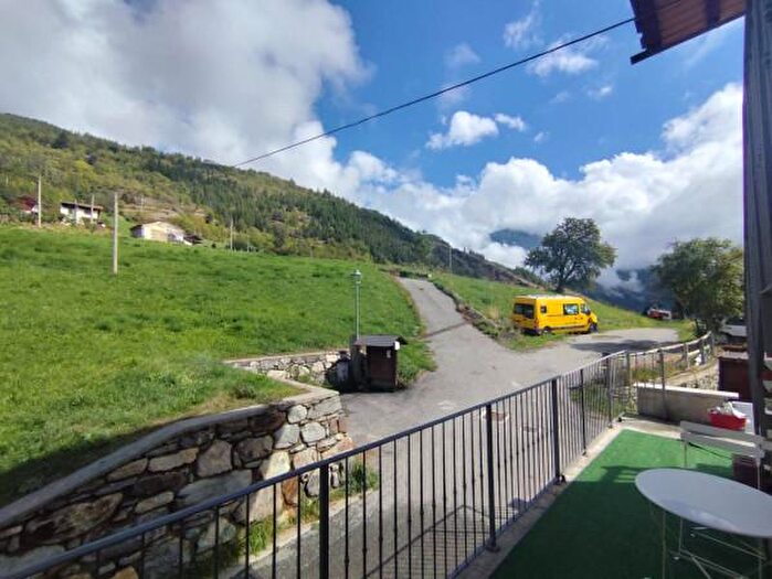 Appartamento trilocale in affitto in Frazione Chaveroullaz, Allein