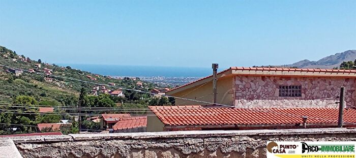 Casa con 6 locali in vendita in Via delle Rose Caculla, Monreale