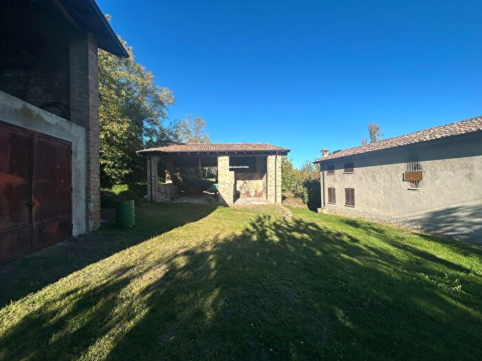 Casa con 5 locali in vendita in Pianello Val Tidone