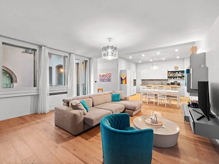 Appartamento quadrilocale in vendita in Gian Giacomo Mora, Milano