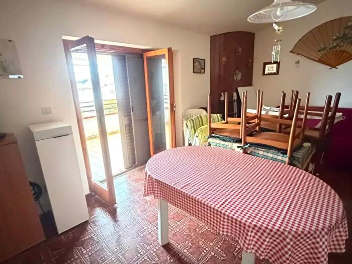 Appartamento trilocale in vendita in Falerna