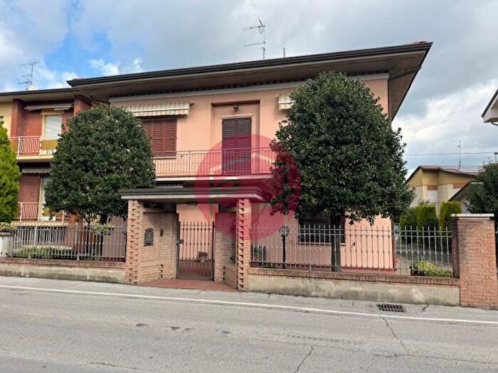 Casa con 6 locali in vendita in Gambettola