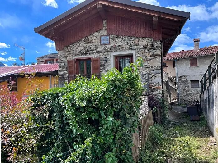 Casa trilocale in vendita in Via per Albonico, Sorico