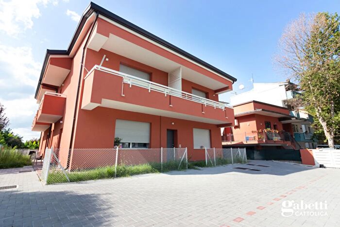 Appartamento trilocale in vendita in Via Venezia, Cattolica